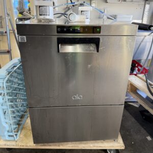 NOTAÐ: ATA Uppþvottavél undirborðs glasa